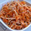 Салат из свежей моркови с яблоком и изюмом, 100 г порция общепит