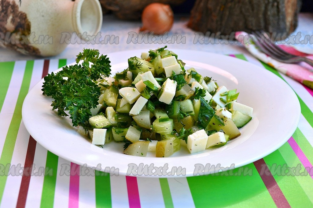 Салат из зелени с огурцом и брынзой, порция 60 г