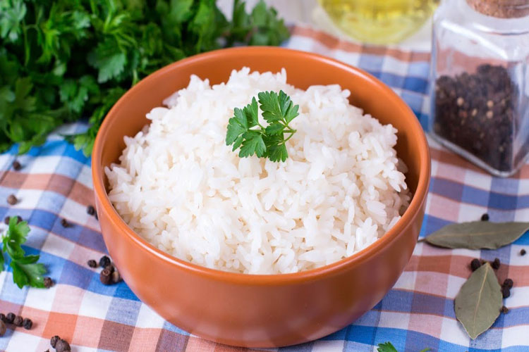 Рис отварной с маслом, порция 150 г общепит