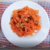 Салат из свежей моркови с яблоком и изюмом, порция 40 г