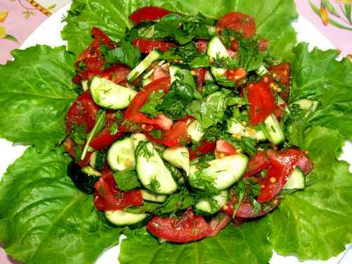 Салат зеленый с огурцами и помидорами, порция 60 г