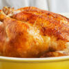 Цыпленок, фаршированный пюре картофельным с беконом, сырой полуфабрикат для кулинарии