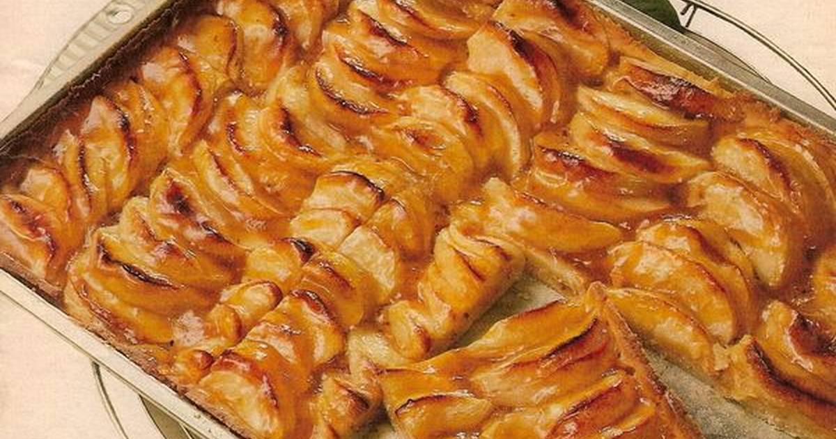 Как приготовить яблочный пирог из слоеного теста с меренгой