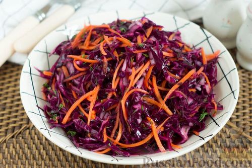 Салат из краснокочанной капусты с морковью и луком