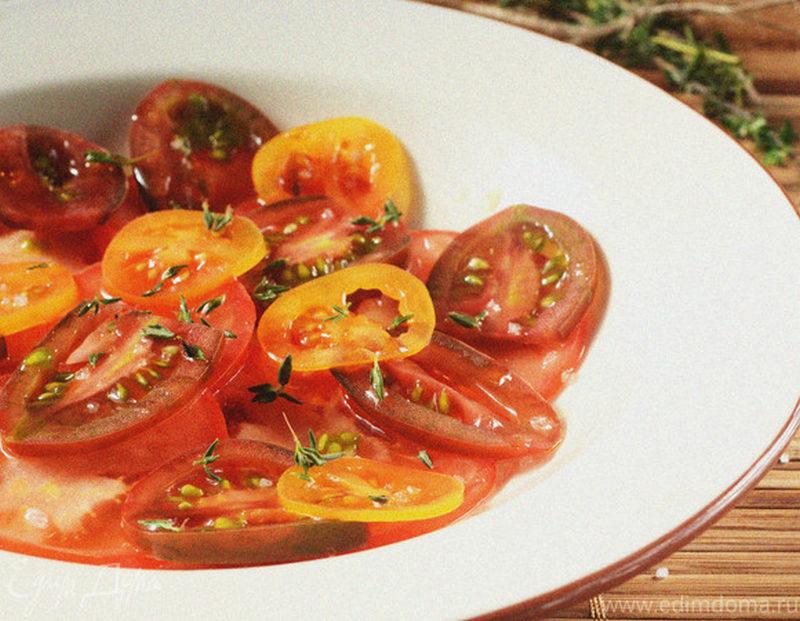 Салат из помидоров с тимьяном