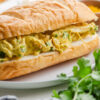 Сэндвич с куриным филе и соусом карри(ТТК8275)
